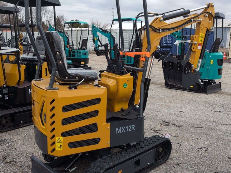 cfg-industrial-mini-excavator---mx12r---yellow-image-7