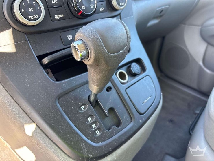 2014-kia-sedona-image-18