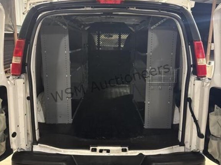 2015-chevrolet-express-2500-image-16