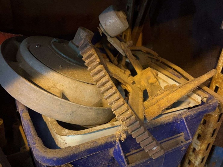 contents-of-shelves-image-12