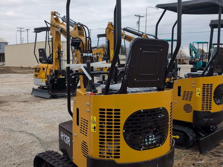 cfg-industrial-mini-excavator---h12r---yellow-image-4