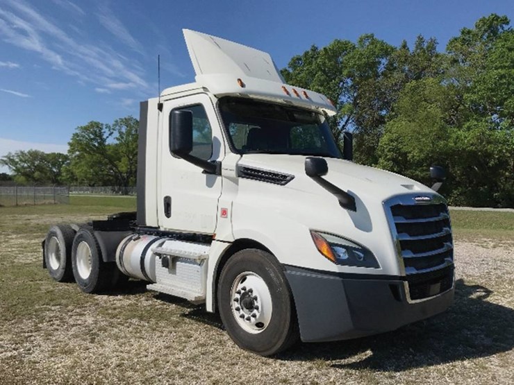 2018-freightliner-cascadia-126-image-1