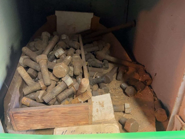 contents-of-shelving-image-19