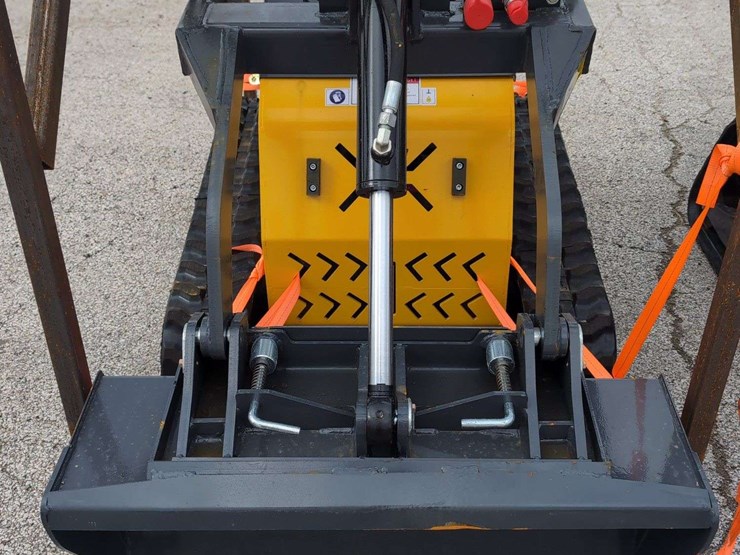 sdll60-crawler-w/-bucket-image-3