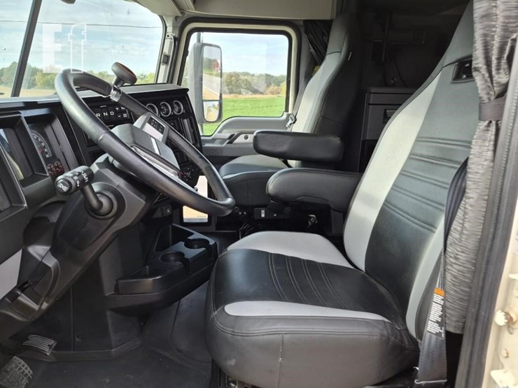 2024-mack-anthem-64t-image-16