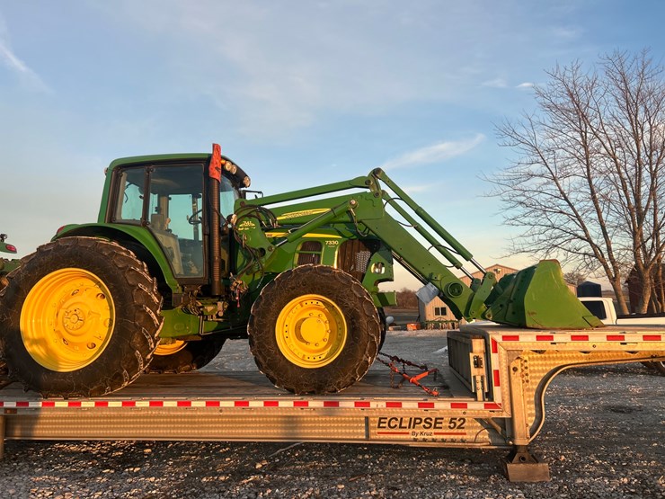 john-deere-7330-image-1