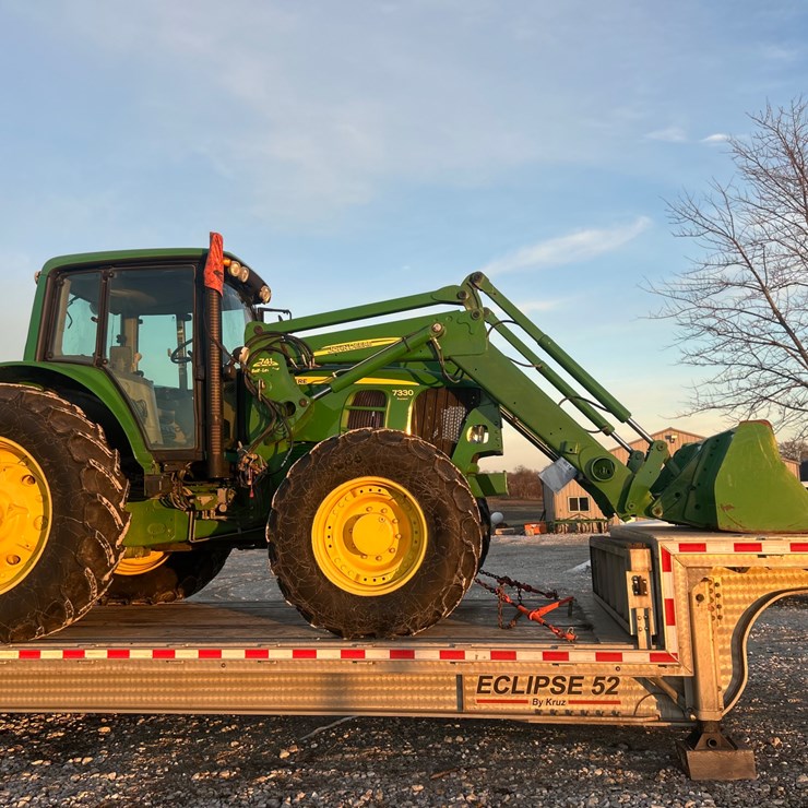 JOHN DEERE 7330