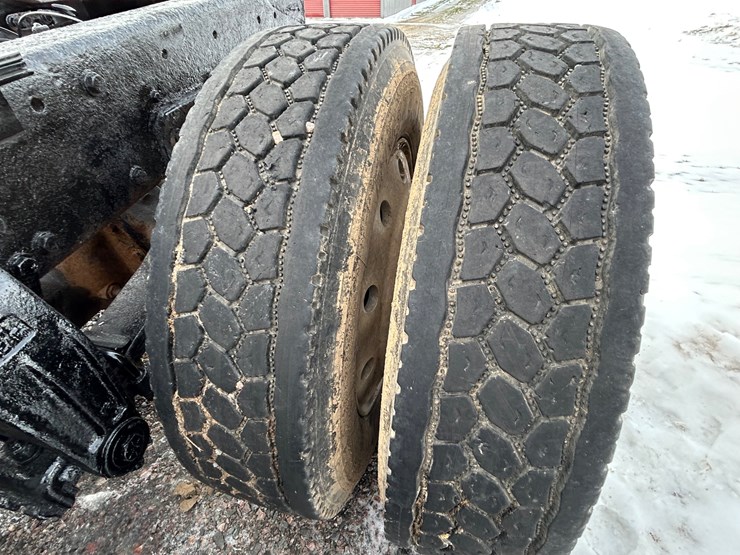 1994-peterbilt-379-image-12