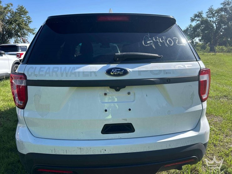 2017-ford-explorer-image-17