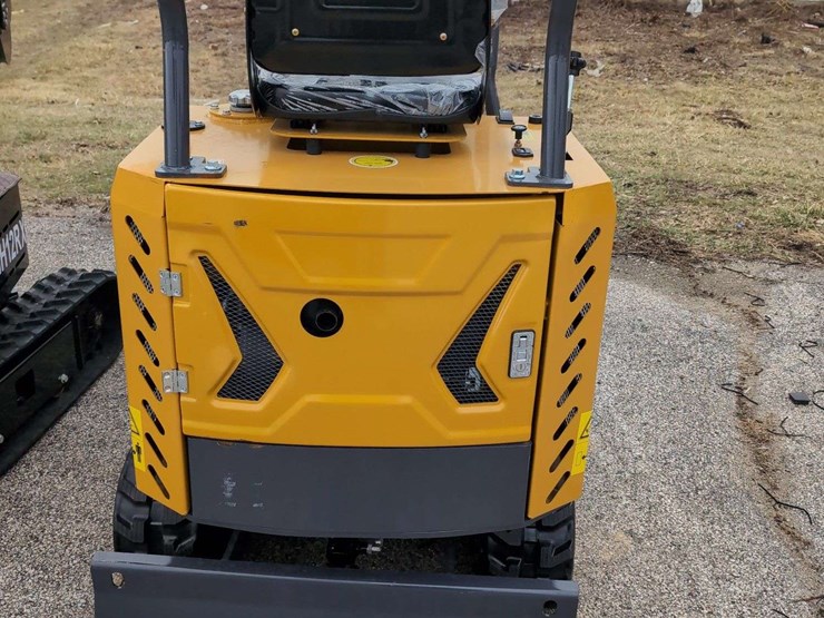 cfg-industrial-mini-excavator---mx12r---yellow-image-6