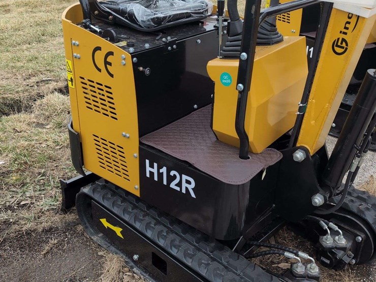 cfg-industrial-mini-excavator---h12r---yellow-image-8