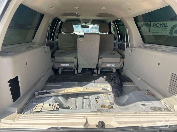 2011-ford-expedition-image-31