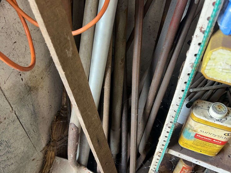 lincoln-arc-welder-and-welding-supplies-image-22