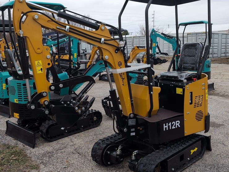cfg-industrial-mini-excavator---h12r---yellow-image-1