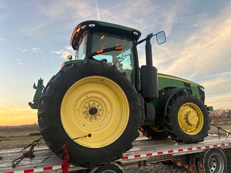 john-deere-8235r-image-9