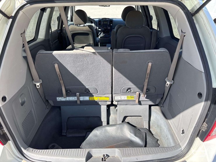 2014-kia-sedona-image-27