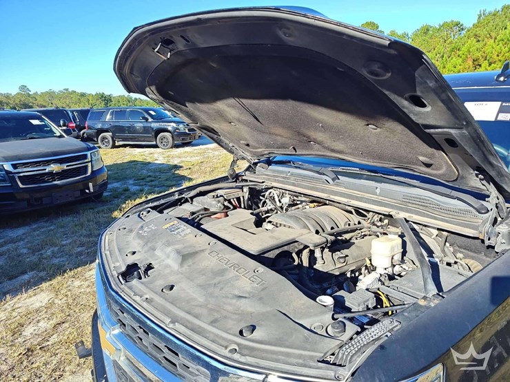 2017-chevrolet-tahoe-image-12