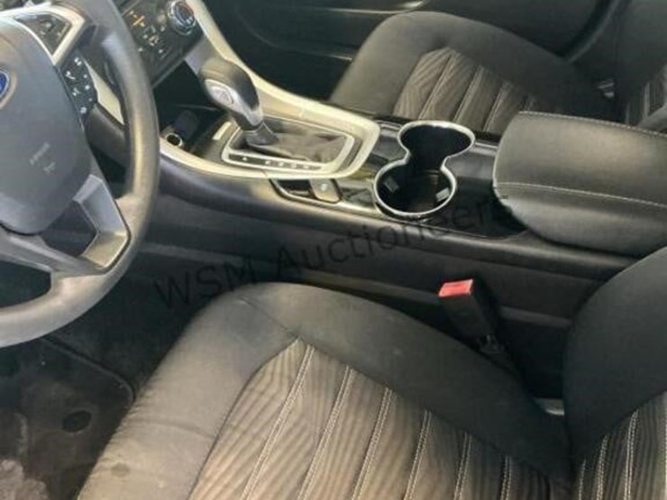 2016-ford-fusion-se-sdn-image-19