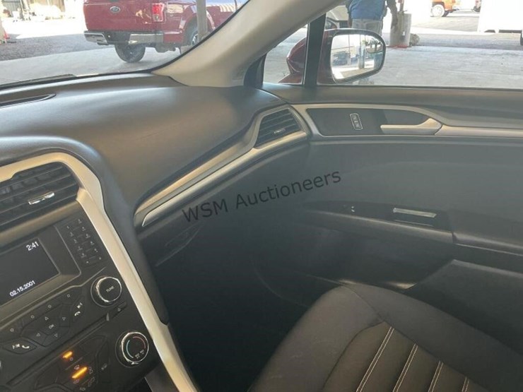 2015-ford-fusion-se-sdn-image-18