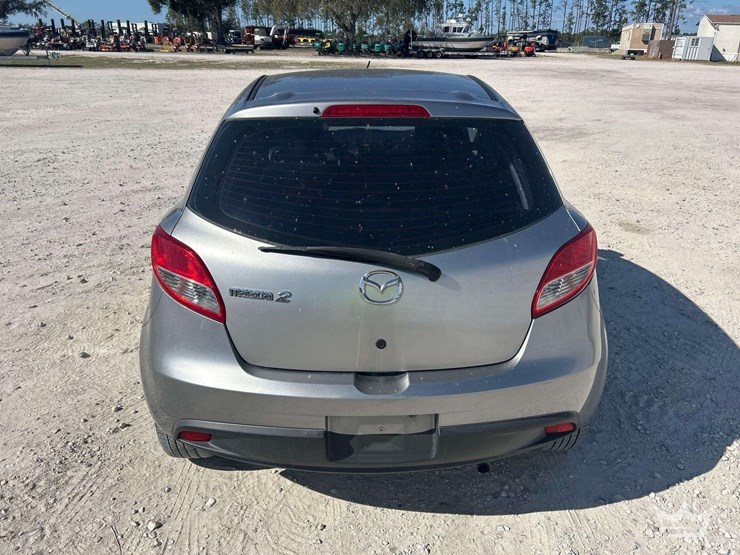 2014-mazda-2-hatchback-image-20