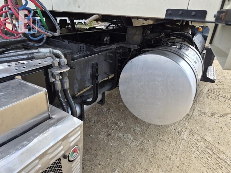 2024-mack-anthem-64t-image-9