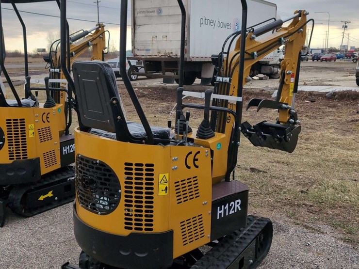 cfg-industrial-mini-excavator---h12r---yellow-image-6