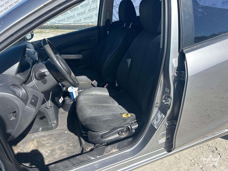 2014-mazda-2-hatchback-image-13