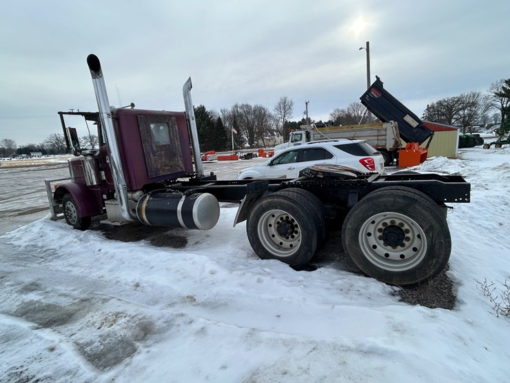 1994-peterbilt-379-image-3