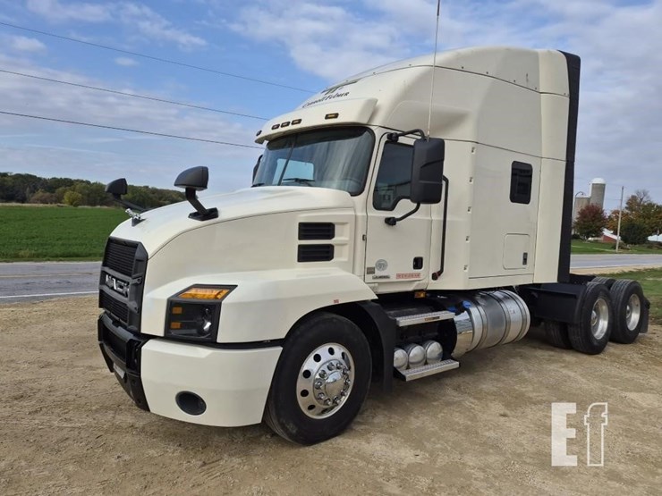 2024-mack-anthem-64t-image-2