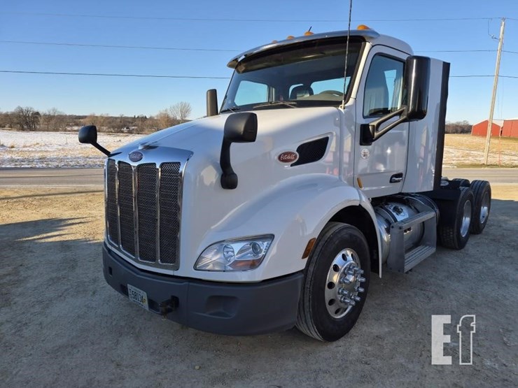 2017-peterbilt-579-image-2