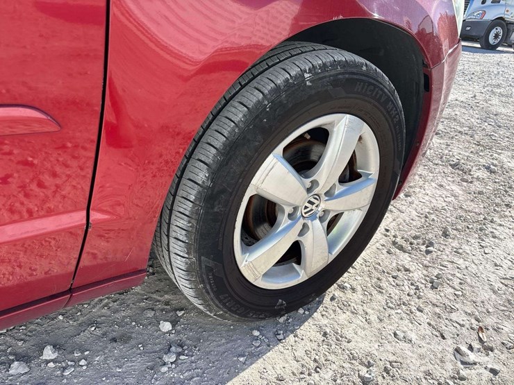 2010-volkswagen-routan-image-31