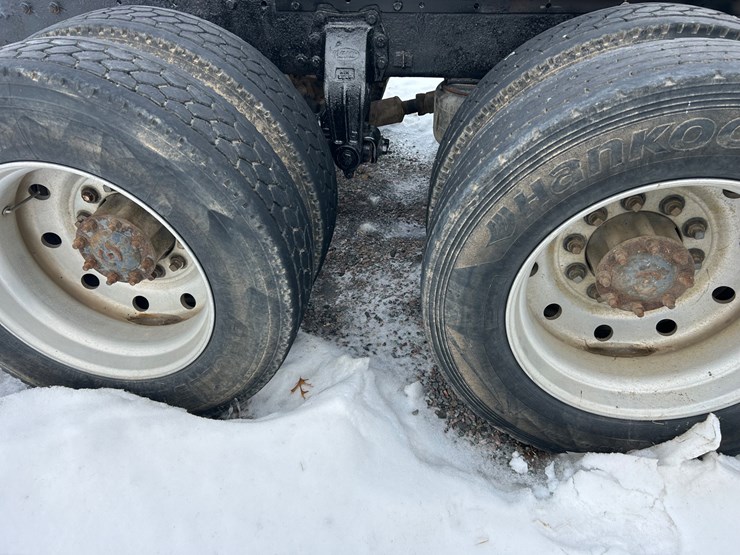 1994-peterbilt-379-image-23