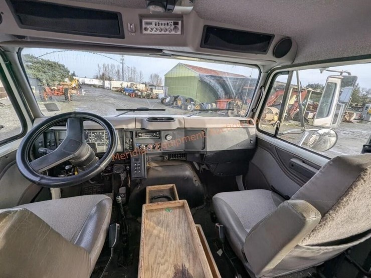 1997-international-4700-image-12