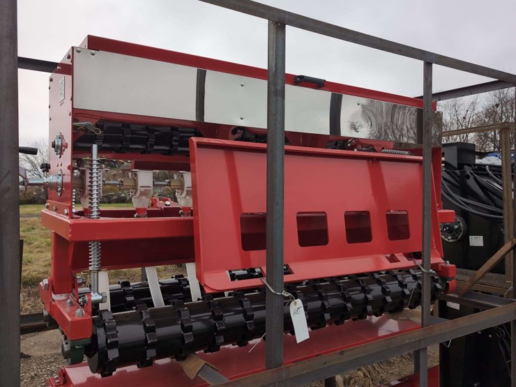 (1)-agt-stsd10---skid-steer-seeder-image-4