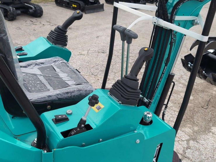 cfg-industrial-mini-excavator---h15r---green-image-9
