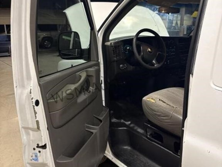 2015-chevrolet-express-2500-image-31