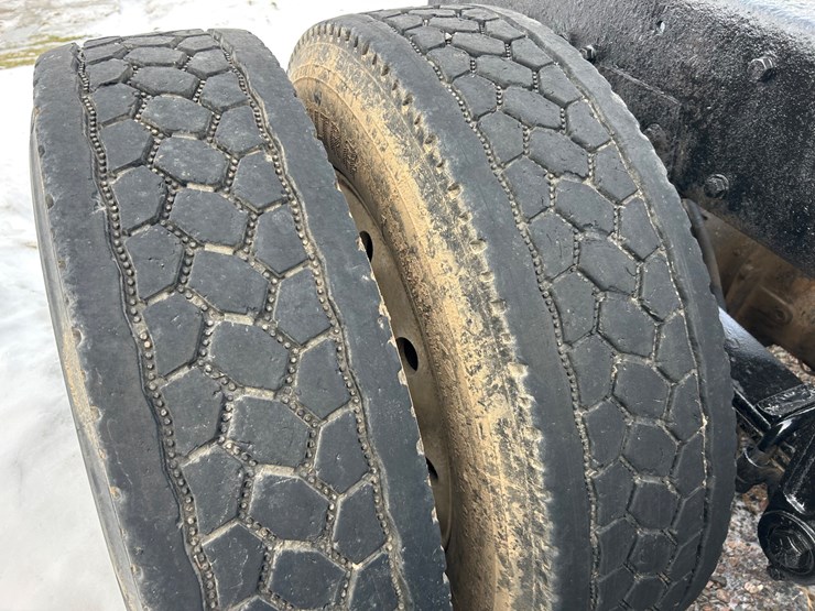 1994-peterbilt-379-image-22