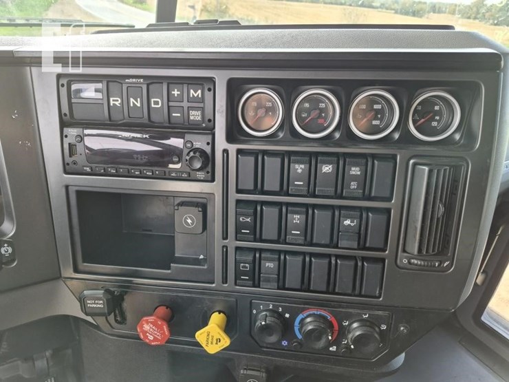 2024-mack-anthem-64t-image-17