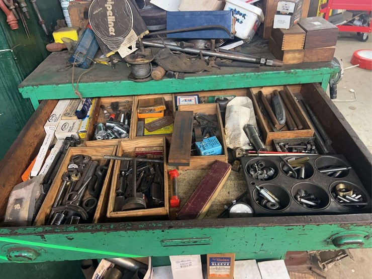 (2)-cabinets-with-contents-image-9