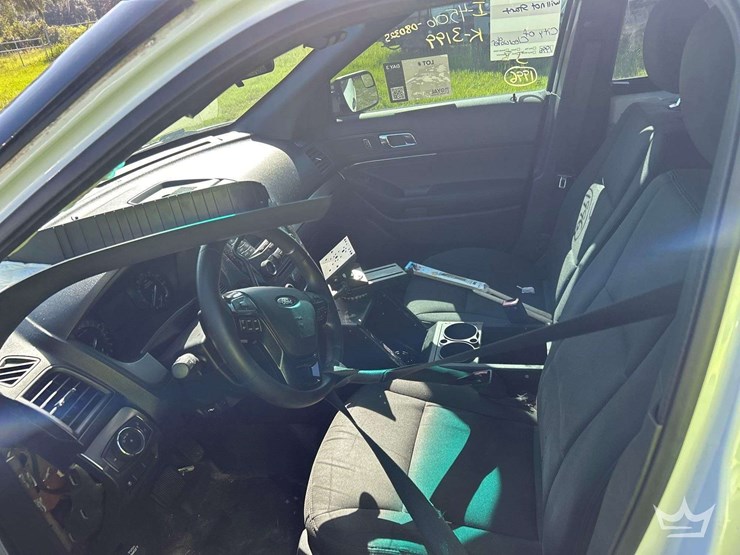 2017-ford-explorer-image-11