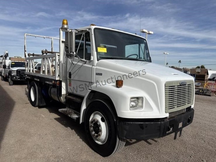 2003-freightliner-fl70-image-4