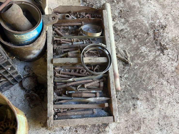 contents-of-shelving-image-42