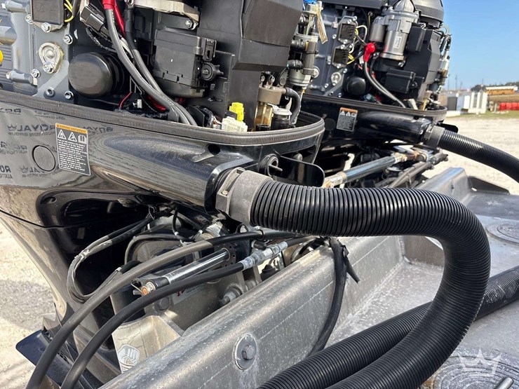 tug-boat-with-tri-axle-magic-tilt-boat-trailer-image-28