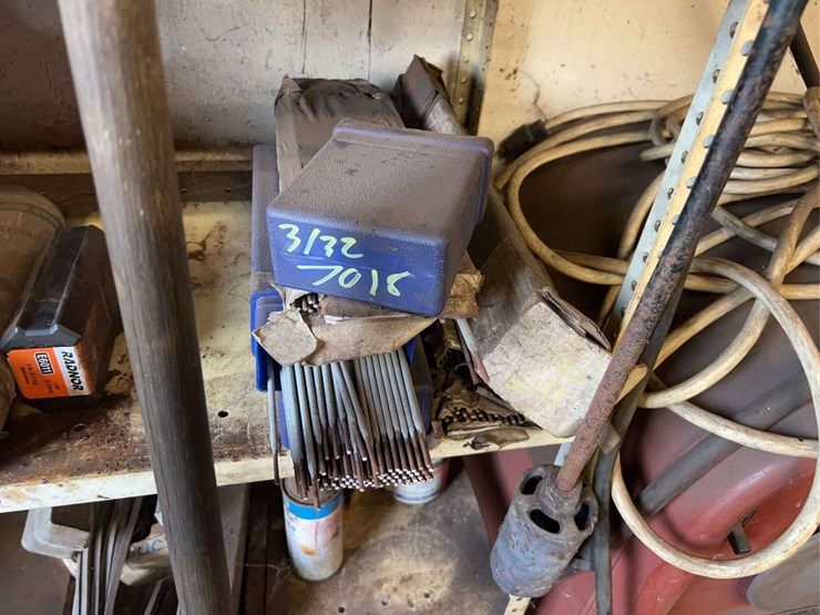 lincoln-arc-welder-and-welding-supplies-image-13