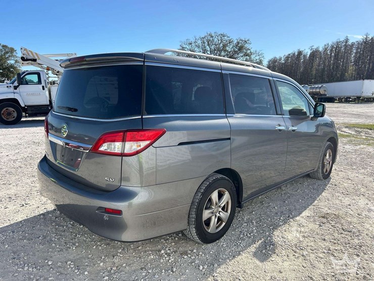 2016-nissan-quest-image-3