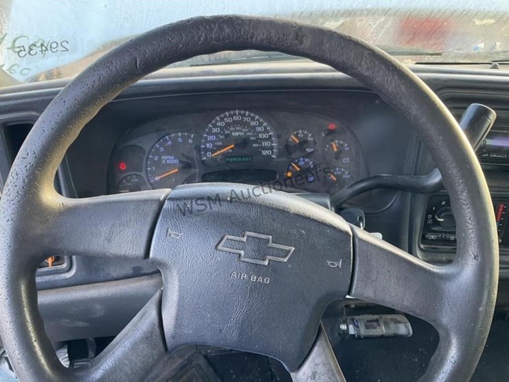 2005-chevrolet-silverado-2500-image-13