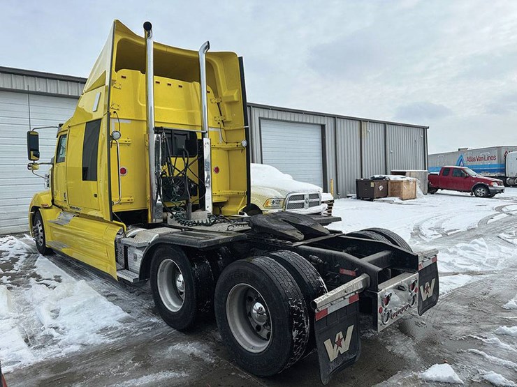 2022-western-star-5700xe-image-2