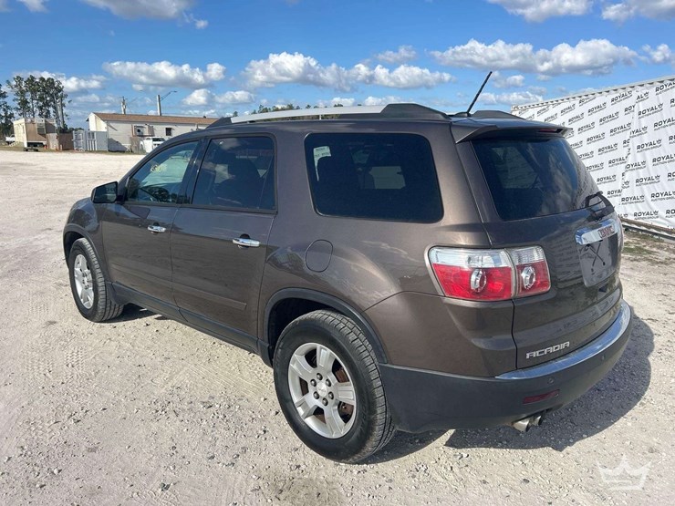 2012-gmc-acadia-image-4