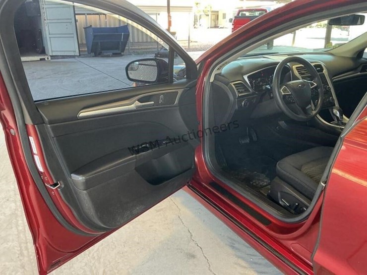 2016-ford-fusion-se-sdn-image-21