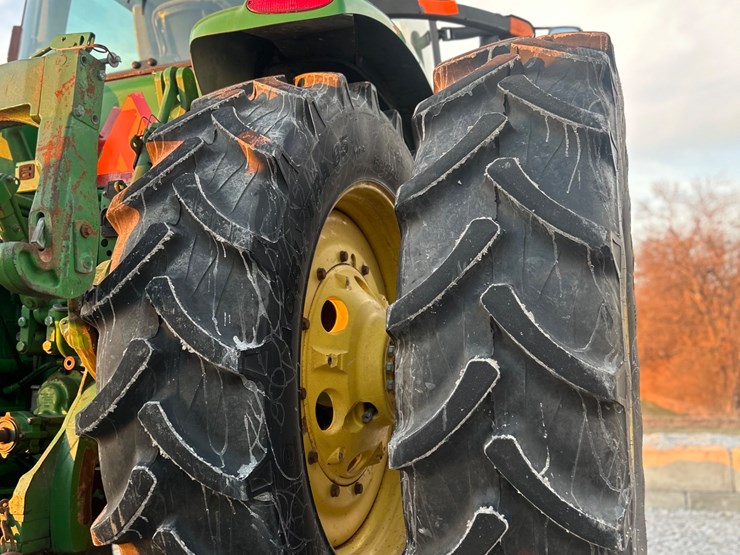 john-deere-8235r-image-8